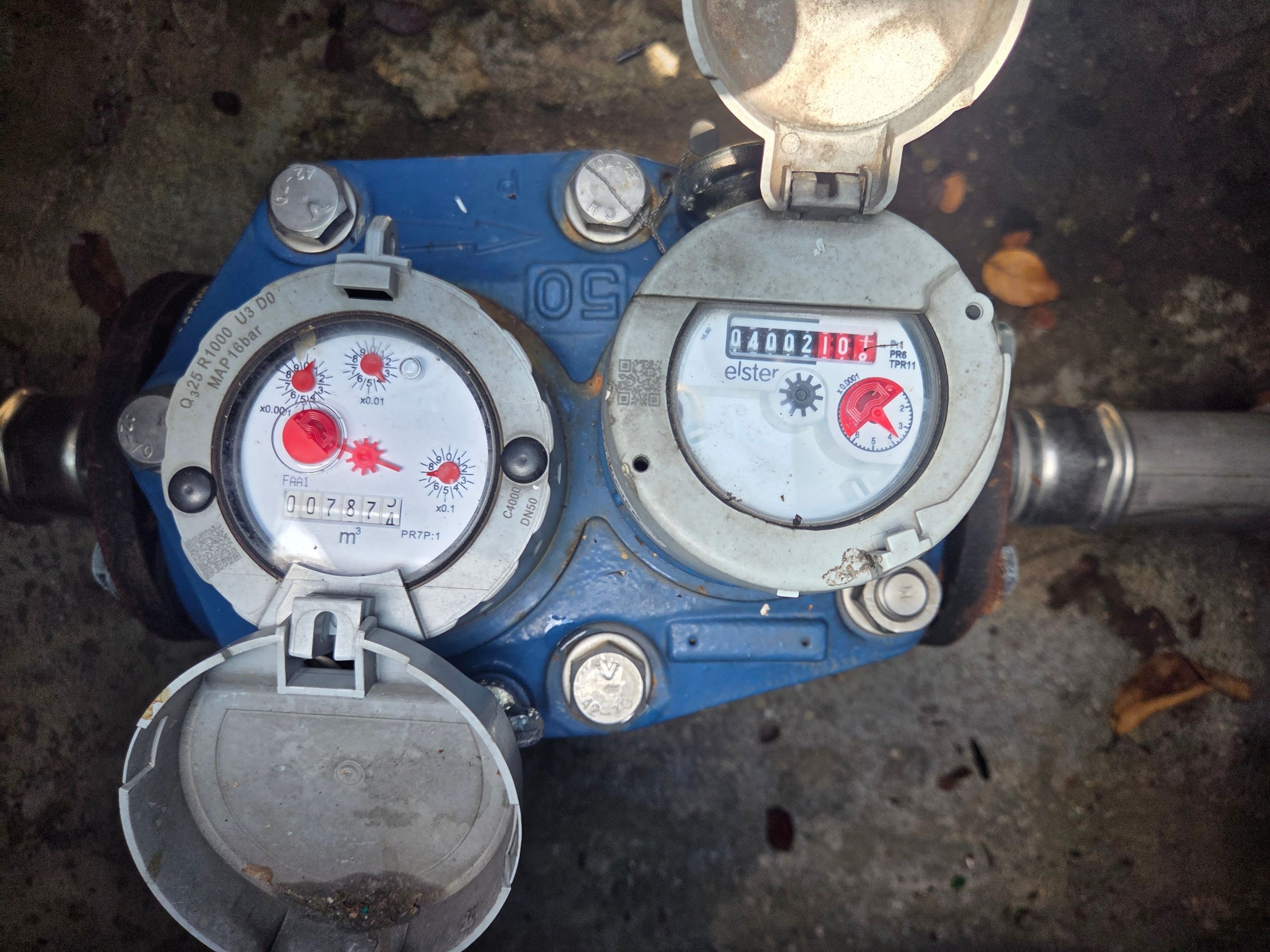 The common compound meter for incoming water